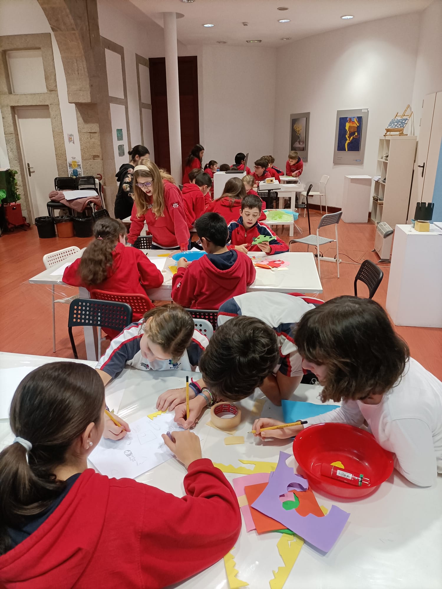Lee más sobre el artículo 6º EP visita a exposición: Voar coa imaxinación.